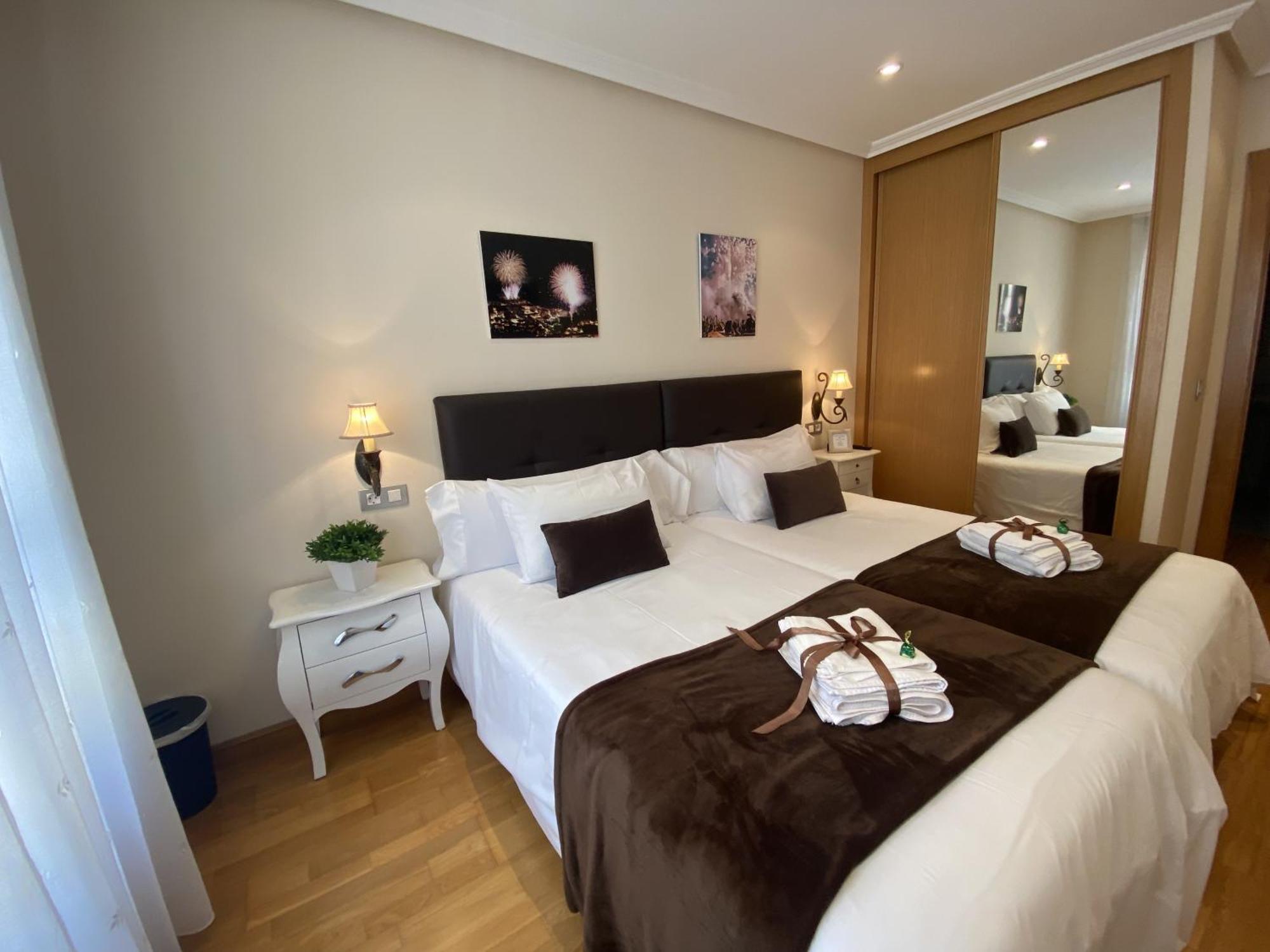 Clarens Guesthouse Кангас-дель-Нарсеа Екстер'єр фото
