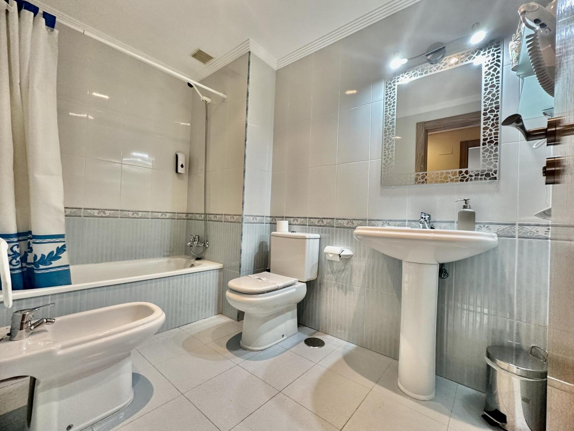 Clarens Guesthouse Кангас-дель-Нарсеа Екстер'єр фото
