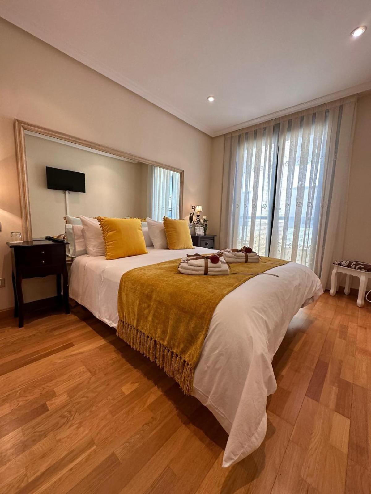Clarens Guesthouse Кангас-дель-Нарсеа Екстер'єр фото