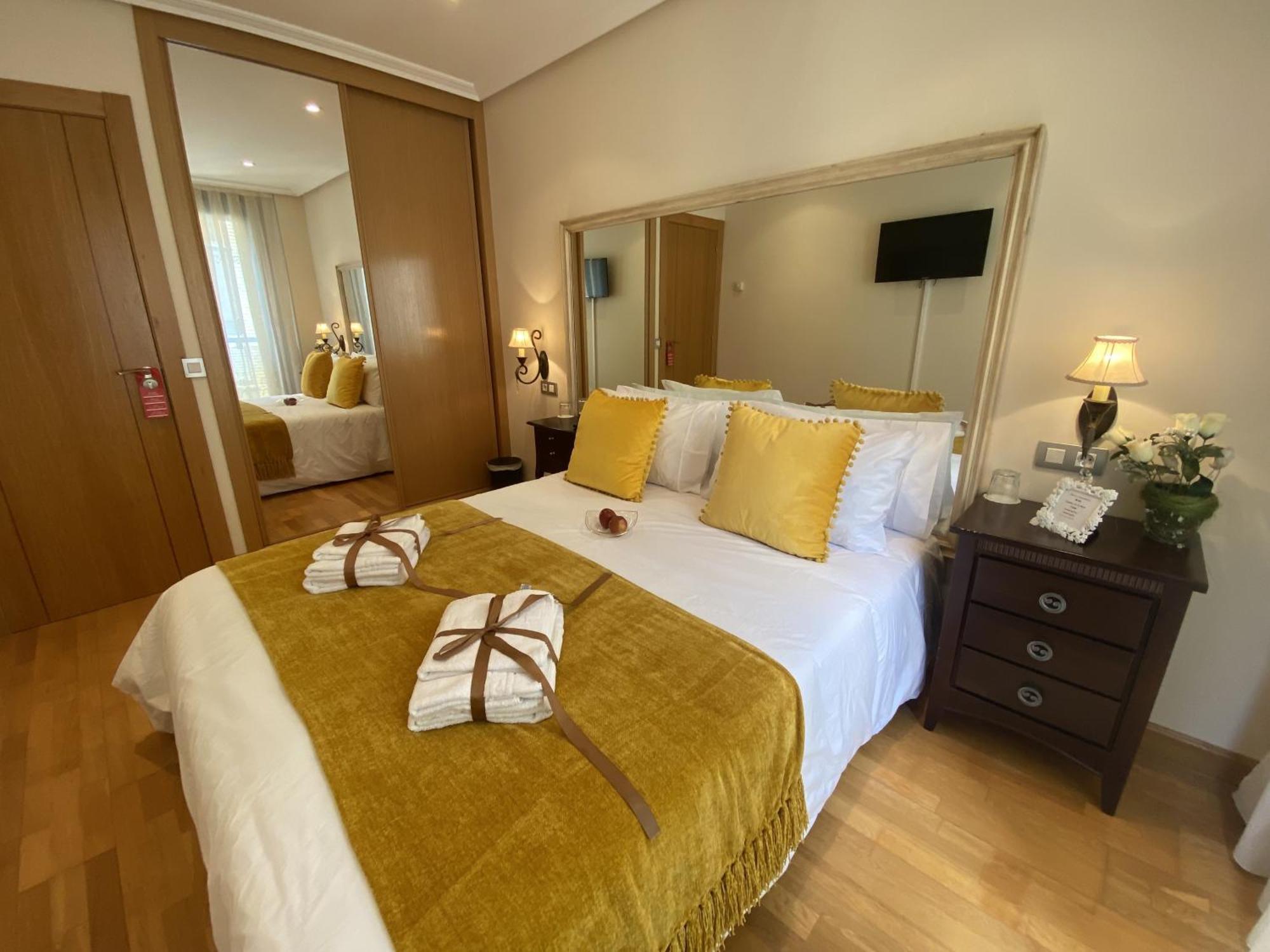 Clarens Guesthouse Кангас-дель-Нарсеа Екстер'єр фото