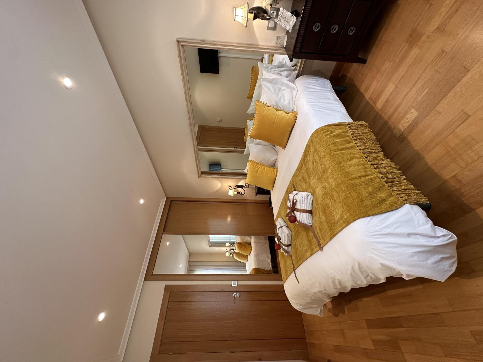 Clarens Guesthouse Кангас-дель-Нарсеа Екстер'єр фото