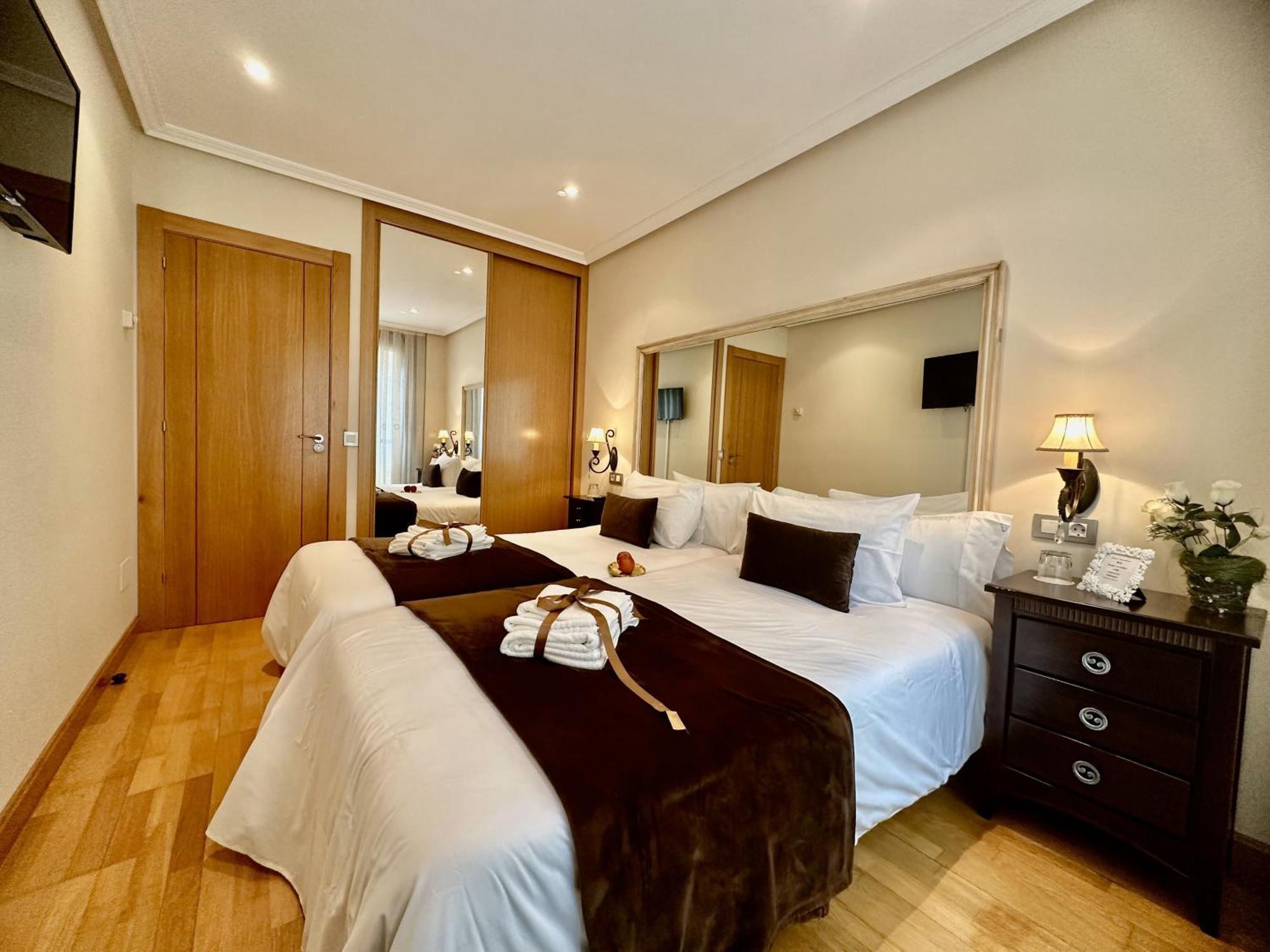 Clarens Guesthouse Кангас-дель-Нарсеа Екстер'єр фото