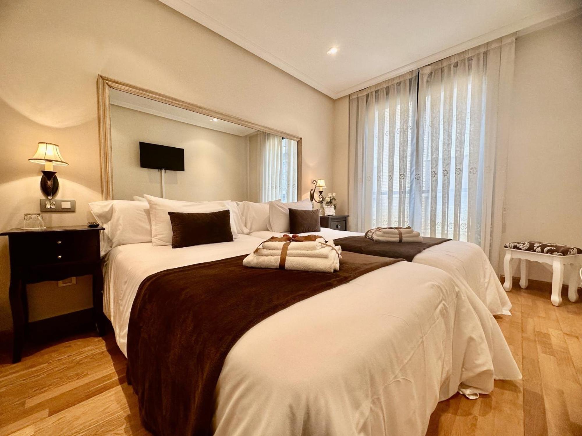 Clarens Guesthouse Кангас-дель-Нарсеа Екстер'єр фото